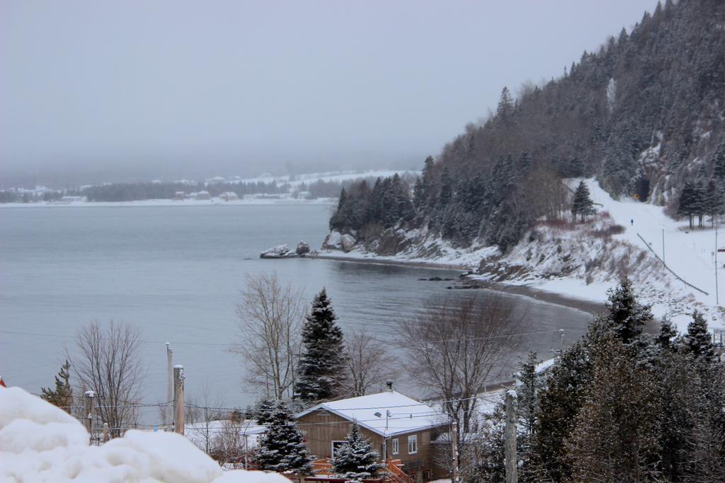 Motel De L'Anse Port-Daniel Exterior photo
